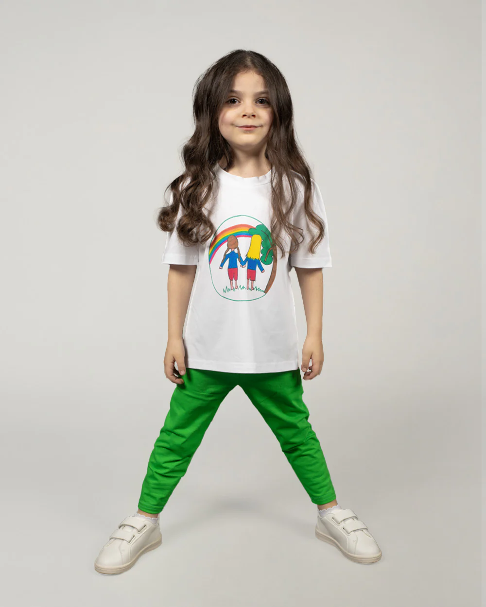 T-Shirt bambina - Bimbe che guardano l'arcobaleno